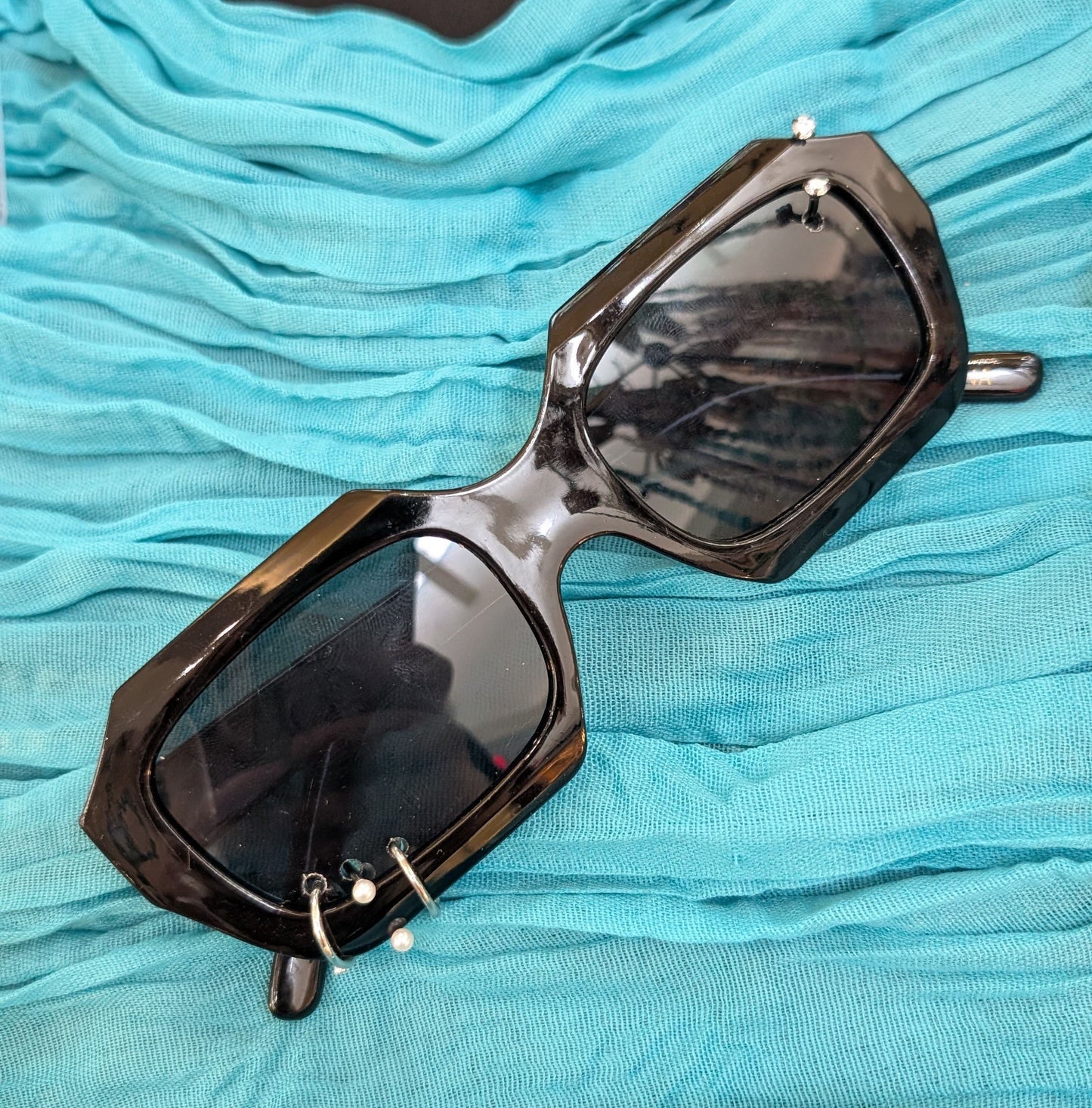 Pierced Sunglasses – Trendy Statement Shades