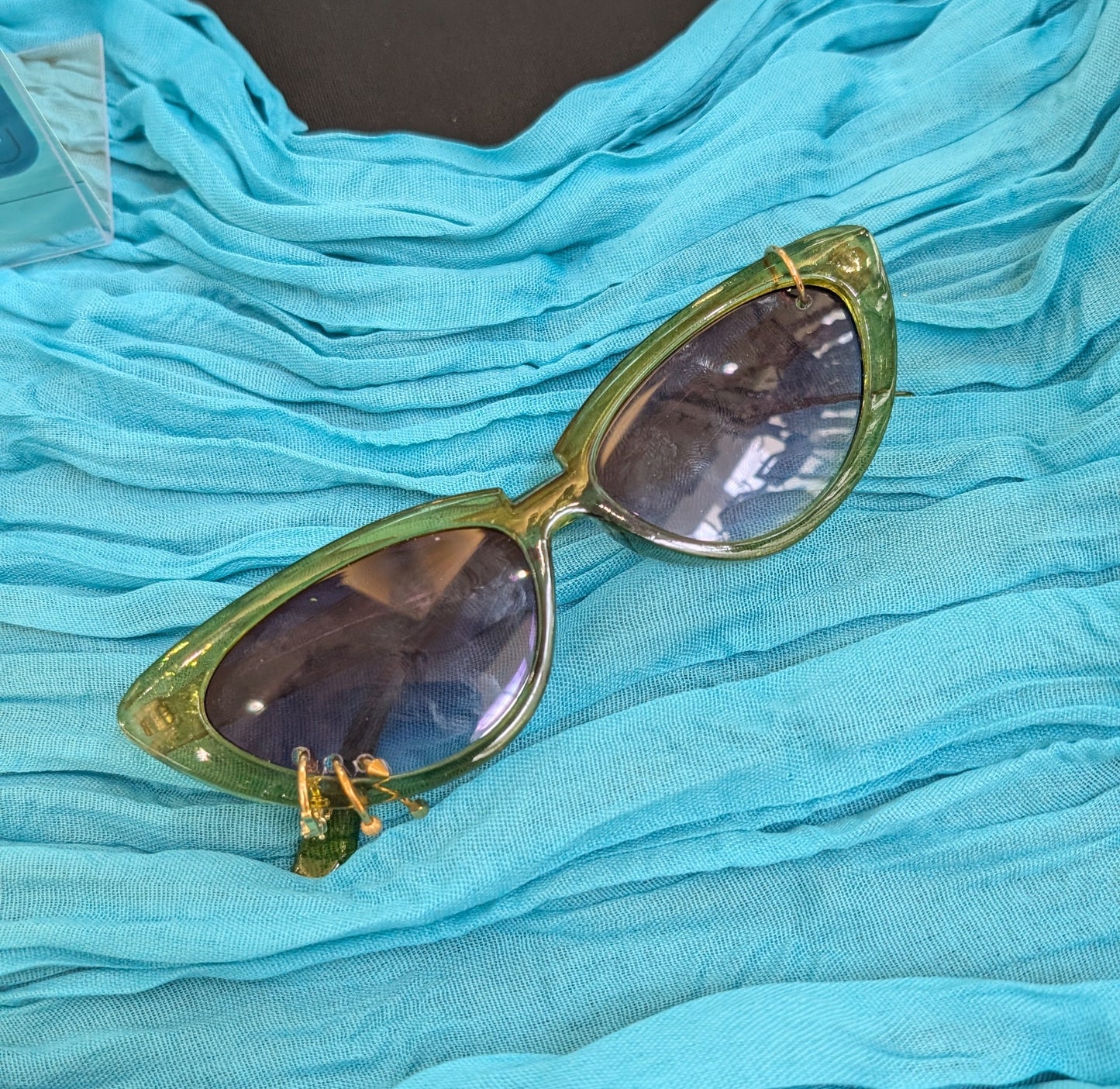 Pierced Sunglasses – Trendy Statement Shades