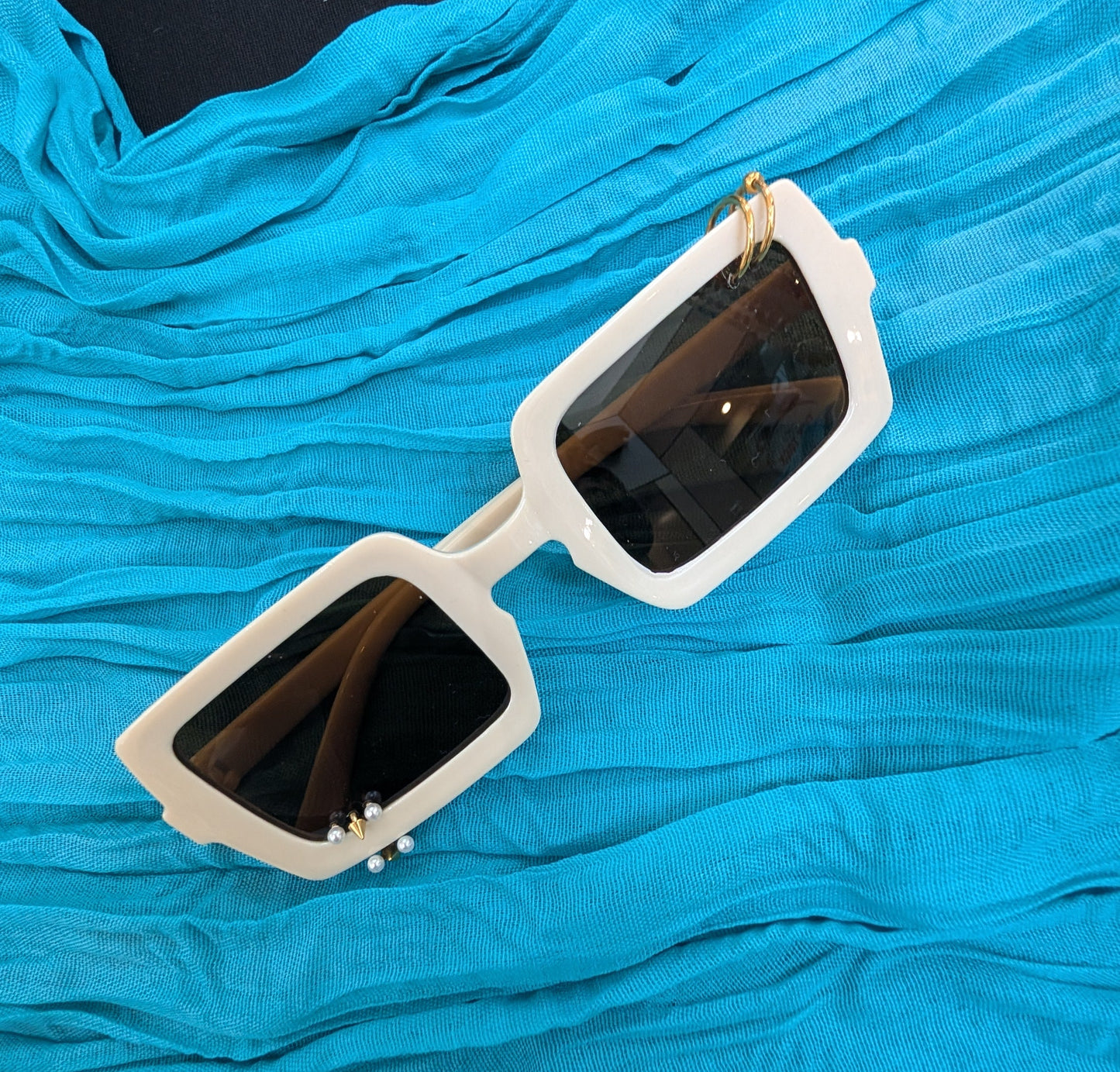 Pierced Sunglasses – Trendy Statement Shades