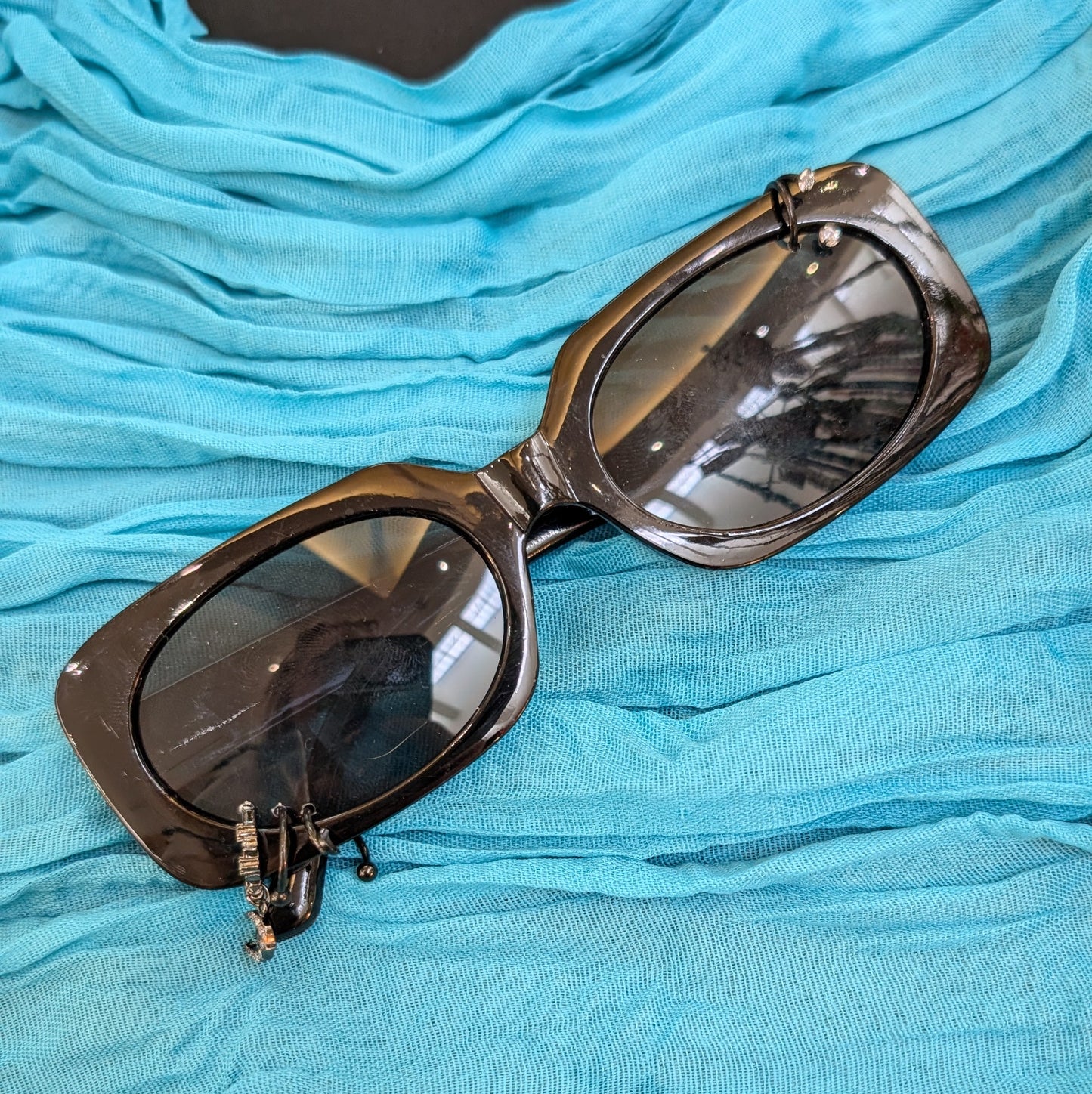 Pierced Sunglasses – Trendy Statement Shades